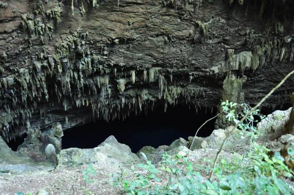 Nossa primeira visão do lago da Gruta Azul, em Bonito, no Mato Grosso do Sul